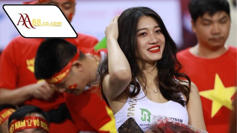 Hot girl siêu vòng một sexy bên quả bóng tròn - Thể thao